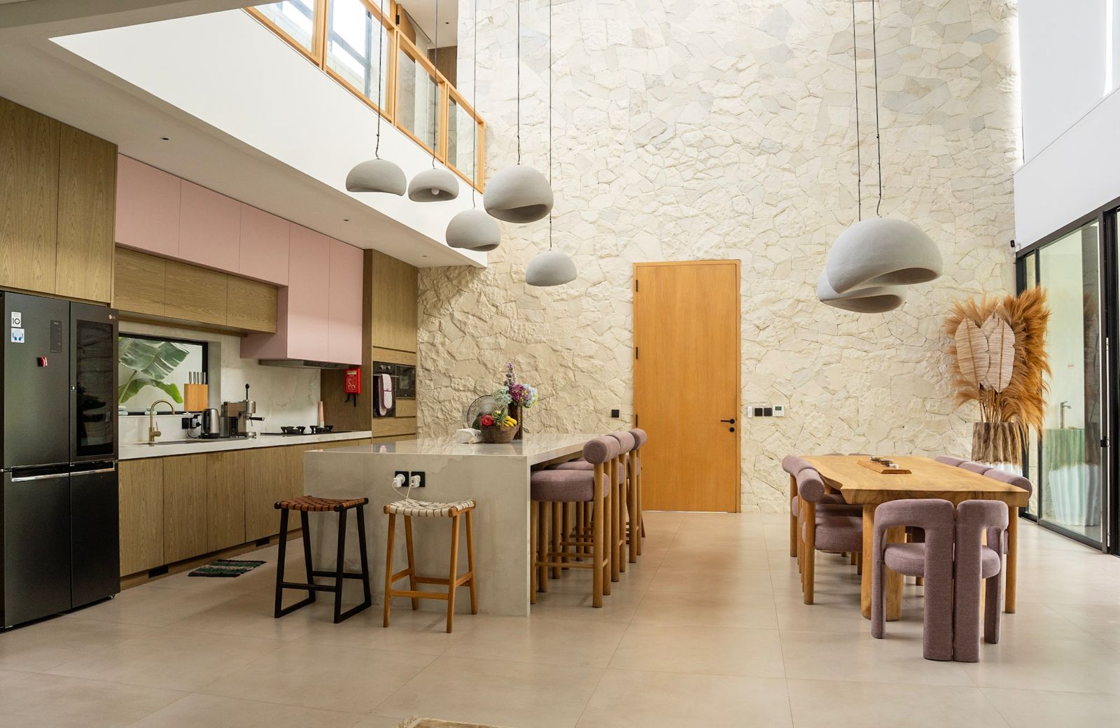 Villa Sampai – Freehold Luxury Villa for Sale in Perenenan Village, Bali (1) Freehold villa for sale in Perenenan offering 4 bedrooms, modern luxury design, private pool and prime lifestyle location close to cafés and the beach.