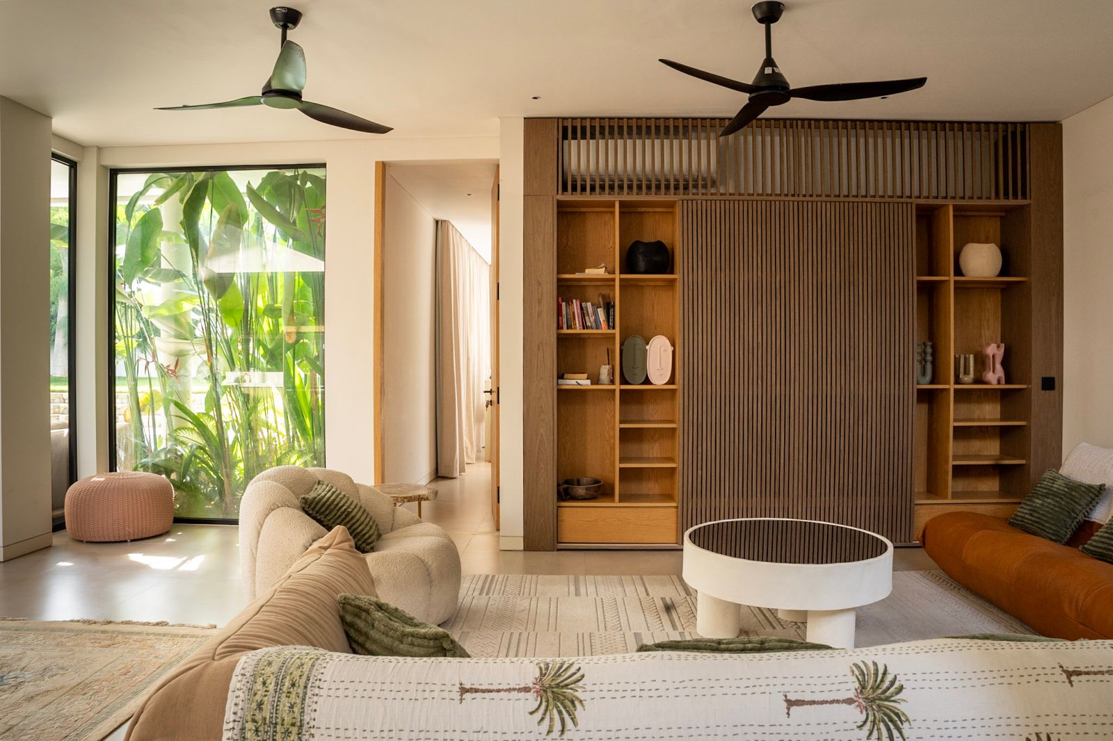 Villa Sampai – Freehold Luxury Villa for Sale in Perenenan Village, Bali (14) Freehold villa for sale in Perenenan offering 4 bedrooms, modern luxury design, private pool and prime lifestyle location close to cafés and the beach.