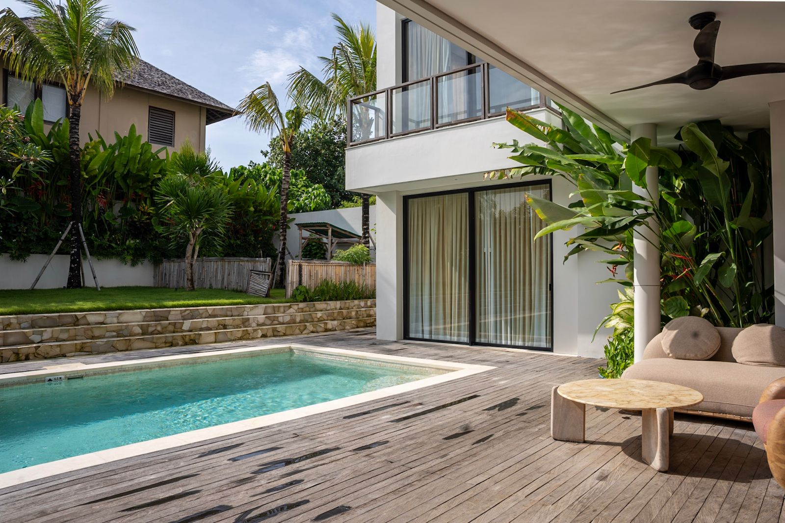 Villa Sampai – Freehold Luxury Villa for Sale in Perenenan Village, Bali (19) Freehold villa for sale in Perenenan offering 4 bedrooms, modern luxury design, private pool and prime lifestyle location close to cafés and the beach.