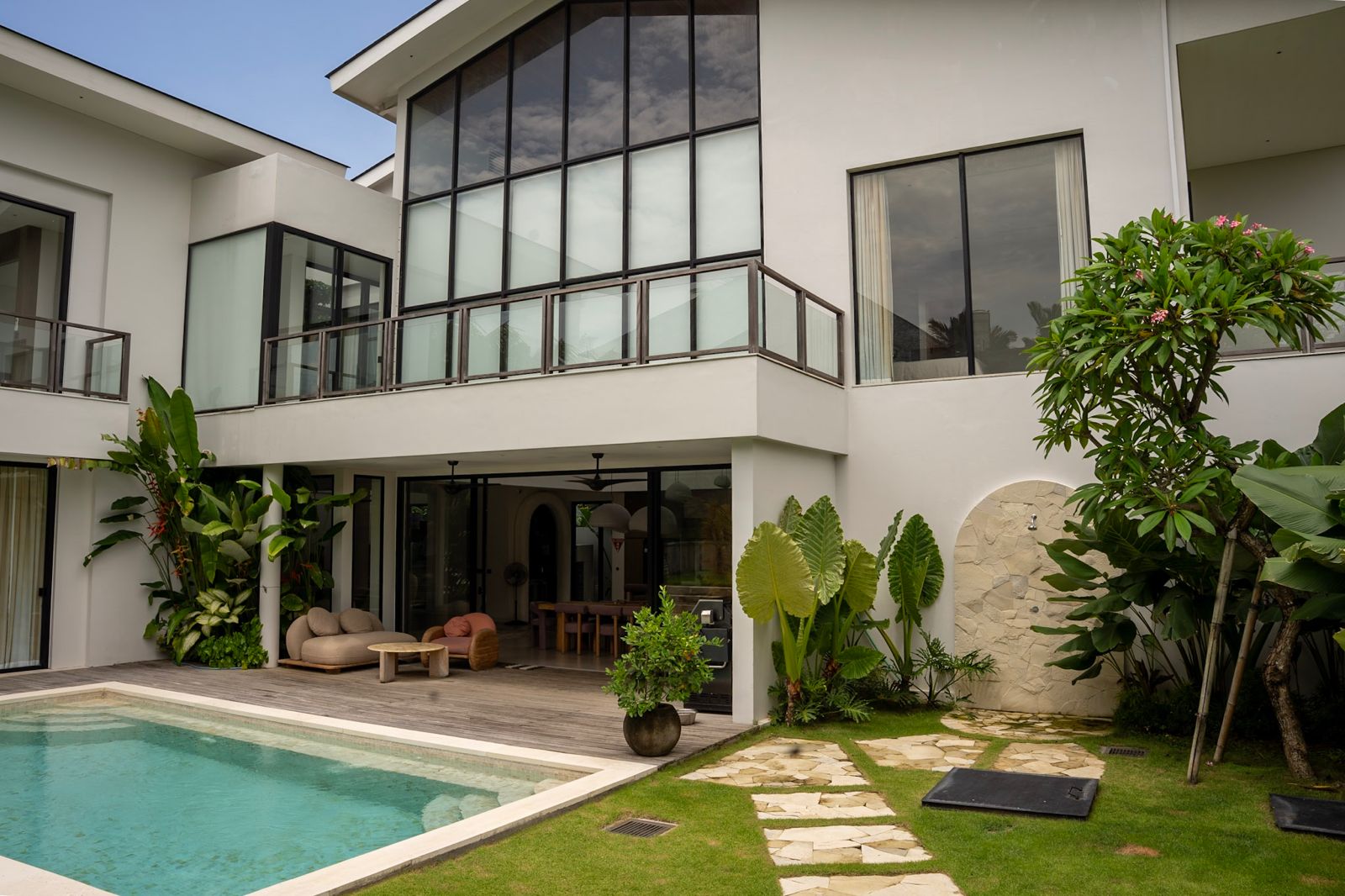 Villa Sampai – Freehold Luxury Villa for Sale in Perenenan Village, Bali (2) Freehold villa for sale in Perenenan offering 4 bedrooms, modern luxury design, private pool and prime lifestyle location close to cafés and the beach.