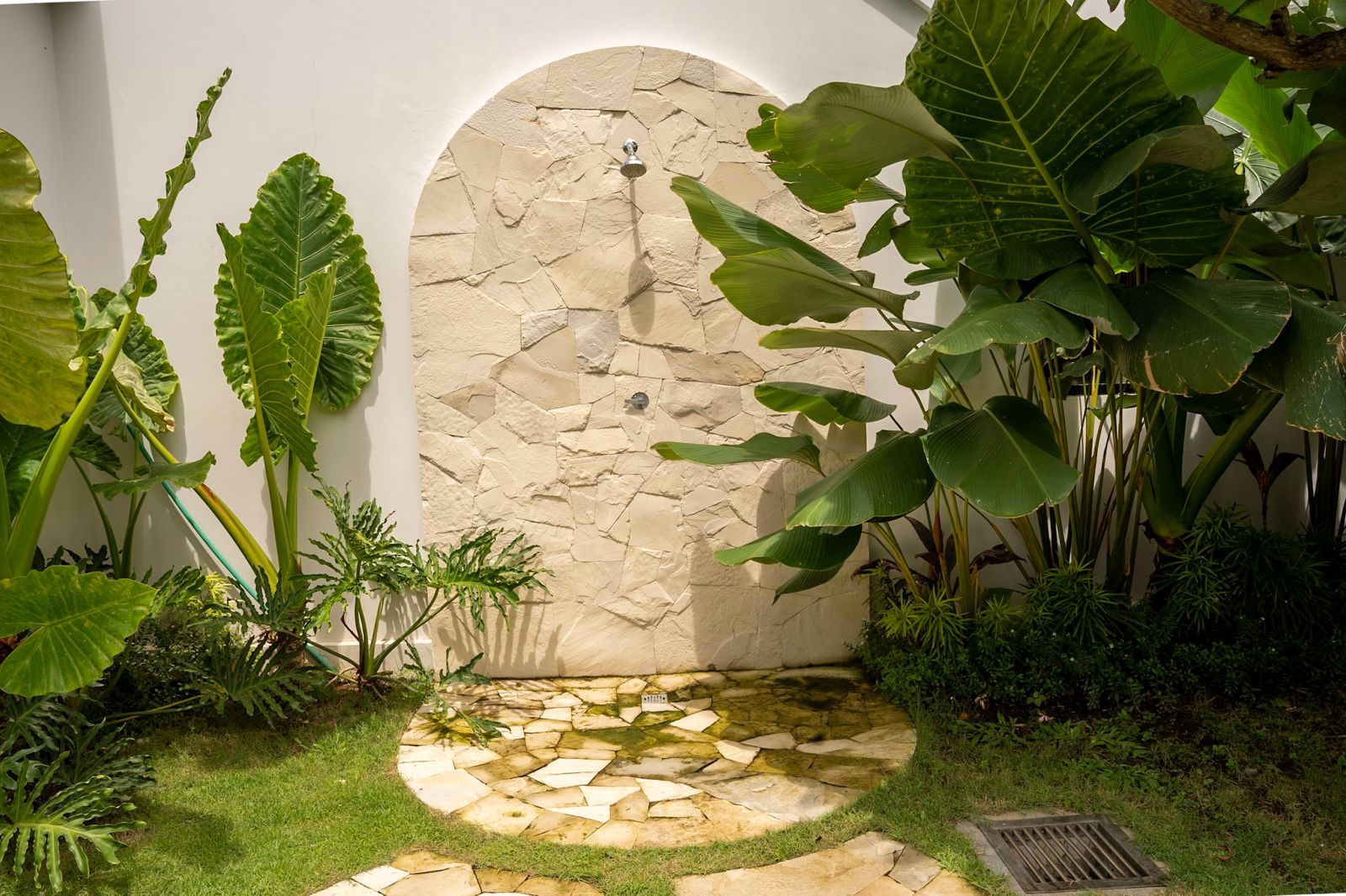 Villa Sampai – Freehold Luxury Villa for Sale in Perenenan Village, Bali (22) Freehold villa for sale in Perenenan offering 4 bedrooms, modern luxury design, private pool and prime lifestyle location close to cafés and the beach.