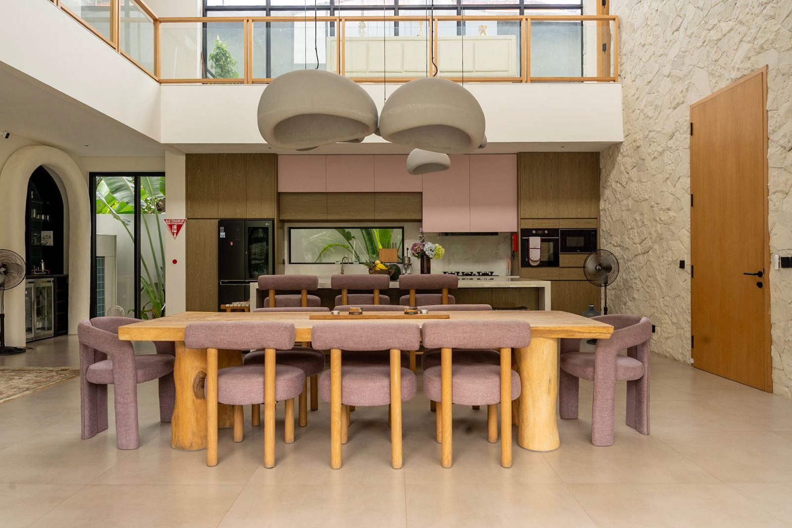 Villa Sampai – Freehold Luxury Villa for Sale in Perenenan Village, Bali (5) Freehold villa for sale in Perenenan offering 4 bedrooms, modern luxury design, private pool and prime lifestyle location close to cafés and the beach.