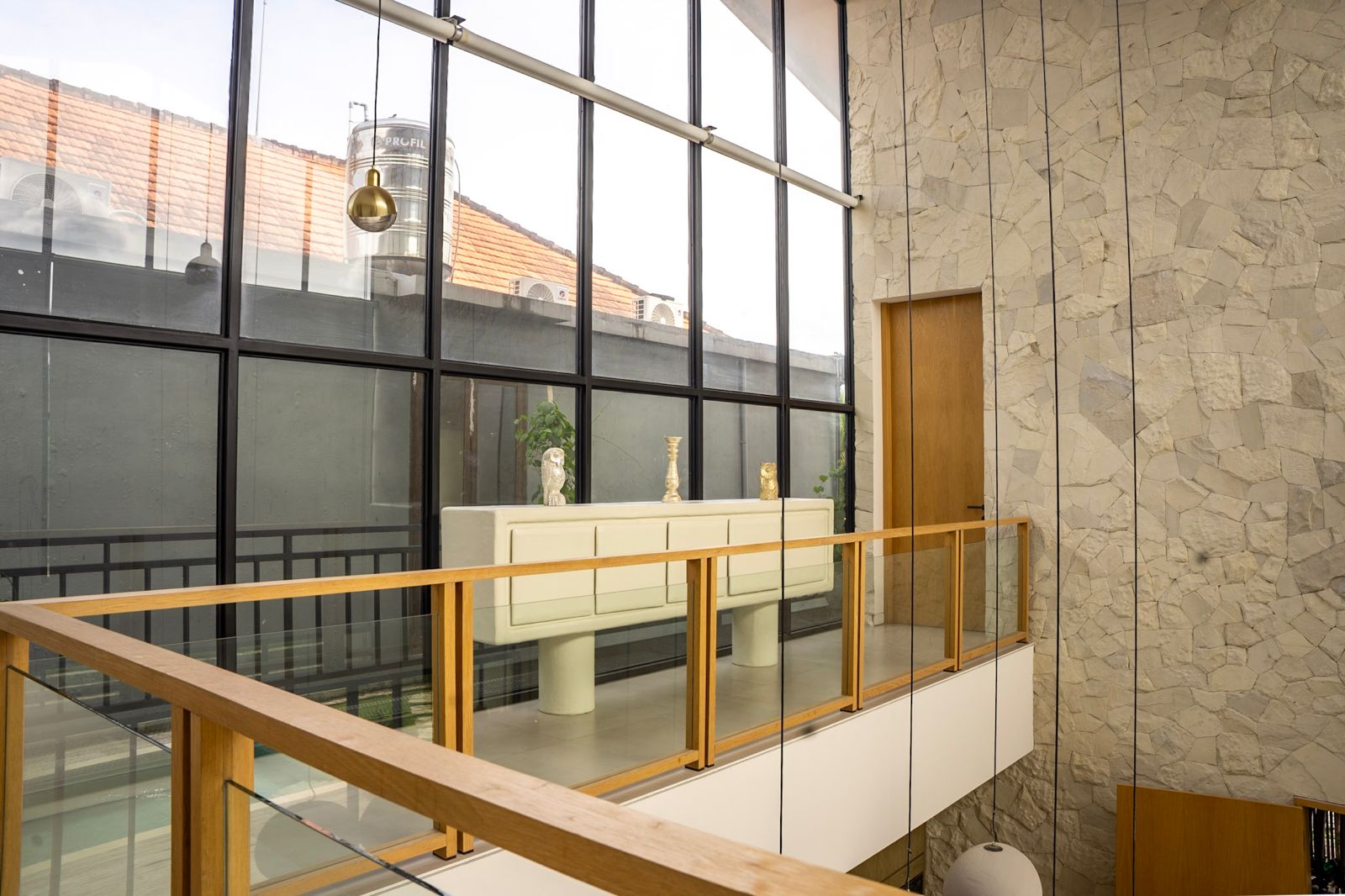 Villa Sampai – Freehold Luxury Villa for Sale in Perenenan Village, Bali (6) Freehold villa for sale in Perenenan offering 4 bedrooms, modern luxury design, private pool and prime lifestyle location close to cafés and the beach.