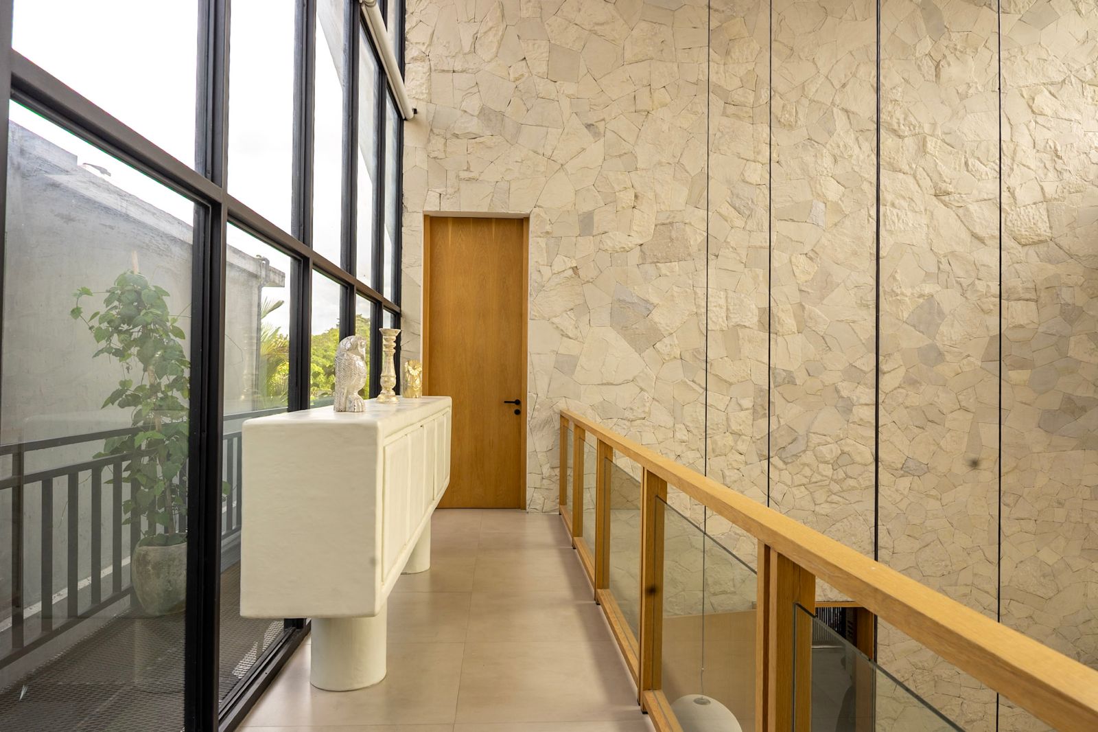 Villa Sampai – Freehold Luxury Villa for Sale in Perenenan Village, Bali (8) Freehold villa for sale in Perenenan offering 4 bedrooms, modern luxury design, private pool and prime lifestyle location close to cafés and the beach.