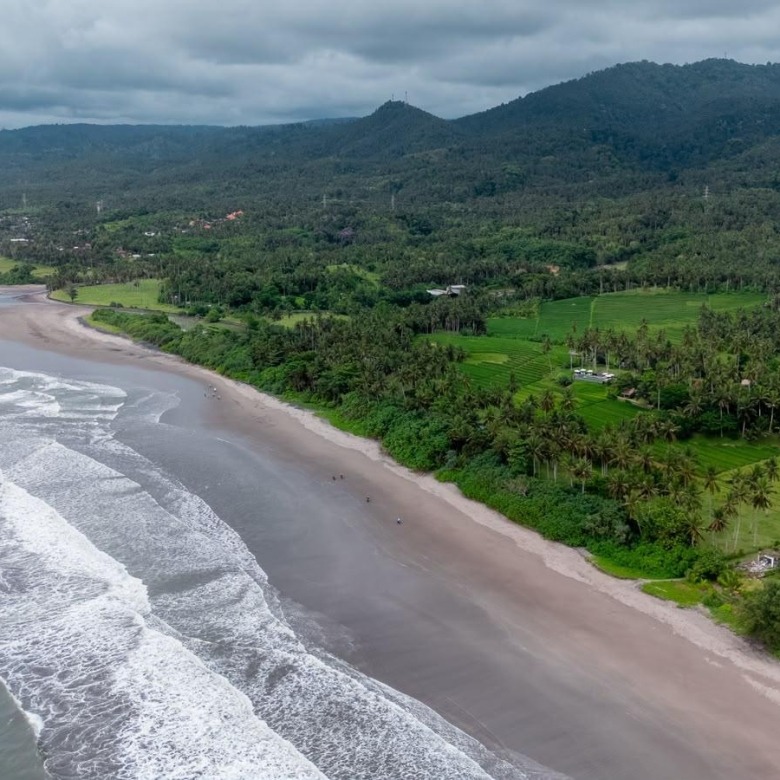 Dali Villa, Balian: 100 metres to the sand and built for wave‑chasers