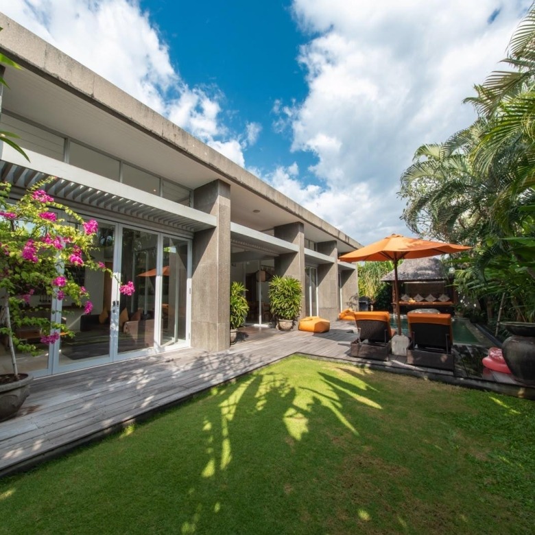 Seminyak Standout: Modern 3‑Bed Villa, 16 m Pool, Dual Entertaining, IMB + Pondok Wisata, Lease to 2050 (+30‑yr Option)